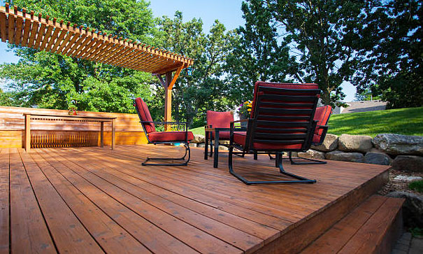 Decking in Woodland Hills, CA