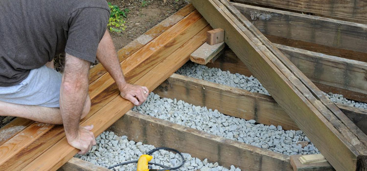 Best Deck Builders in Woodland Hills, CA